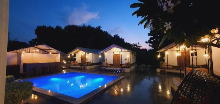 Luxury Farmhouse In Chhatarpur With Pool New Delhi Extérieur photo