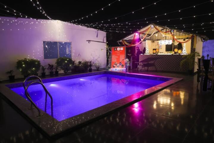 Luxury Farmhouse In Chhatarpur With Pool New Delhi Extérieur photo