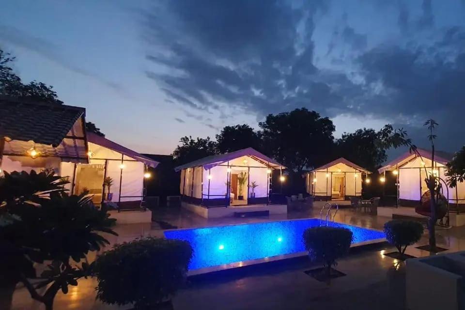 Luxury Farmhouse In Chhatarpur With Pool New Delhi Extérieur photo
